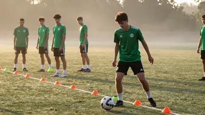 Seleção Cabo-verdiana desembarca na Praia após a estreia na Copa do Mundo 2026, recebe multidão e o goleiro Vozinha fala...